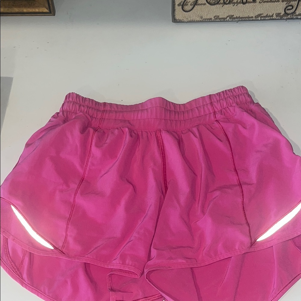 Lululemon hotty hot 4 inch shorts